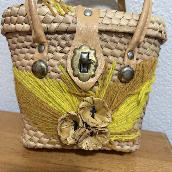 Vintage 1970s Woven Straw Leather Handbag Straw Flower Clusters Yarn Leaves - Picture 2 of 12